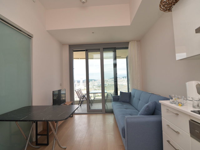 MANZARA ADALAR DA YÜKSEK KAT EŞYALI KİRALIK 62M² BALKONLU 1+1