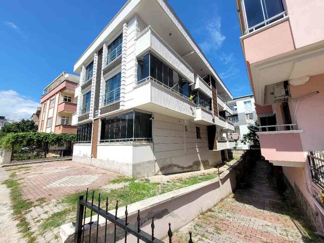 TÜRKİŞ TRAMVAY DURAĞINA 250 M. EŞYALI 1+1
KİRALIK DAÏRE