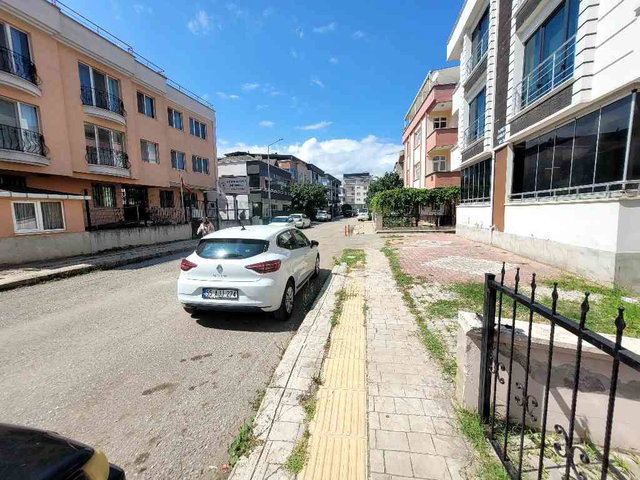 TÜRKİŞ TRAMVAY DURAĞINA 250 M. EŞYALI 1+1
KİRALIK DAÏRE