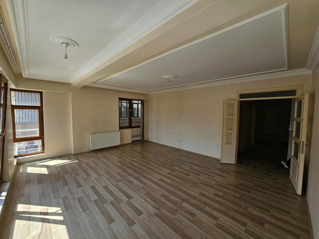 YALOVA REMAX'DAN İSMETPAŞA MAH. KİRALIK 3+1 ARA KAT DAİRE