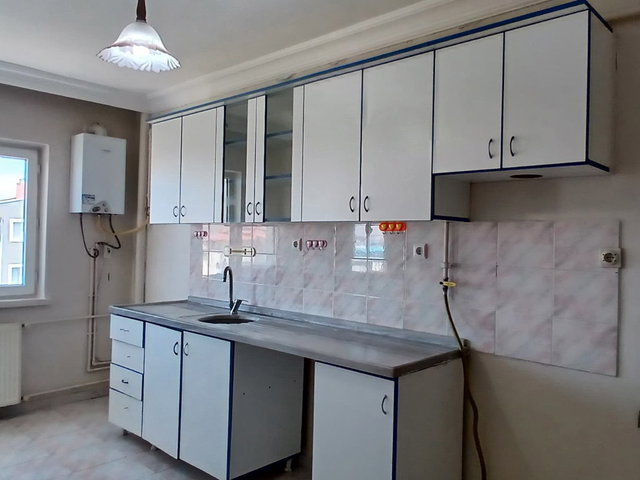 REMAX İLKE'DEN HİLALKENT PARLAK EVLERDE 3+1 ARAKAT SATILIK DAİRE