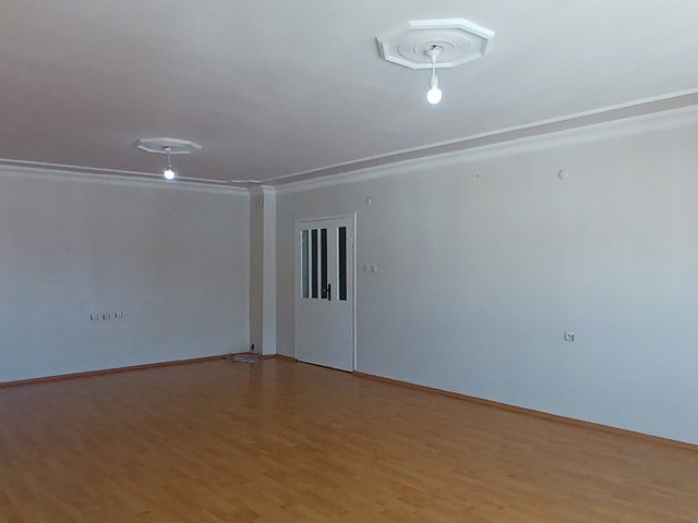 REMAX İLKE'DEN HİLALKENT PARLAK EVLERDE 3+1 ARAKAT SATILIK DAİRE