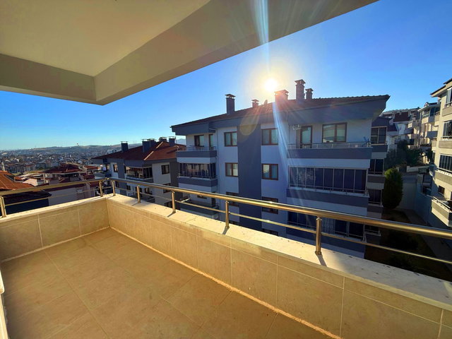 RE/MAX İNCİ'DEN MALTEPE MAH. AYŞEGÜL SİTESİ’NDE 3+1 SATILIK DAİRE