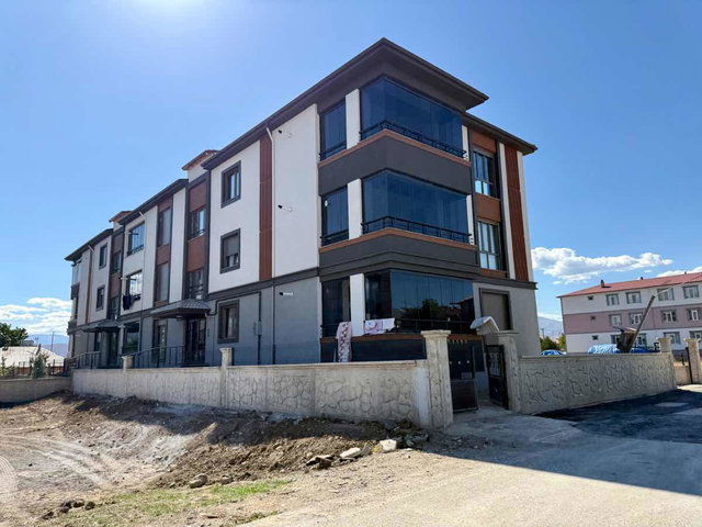 REMAX DEM'DEN SEYRİDEM KARŞISI PANJURLU 2.5+1 SATILIK LÜKS DAİRE