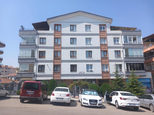 TUZLUÇAYIR MERKEZİ LOKASYONDA KİRALIK 2+1 DAİRE