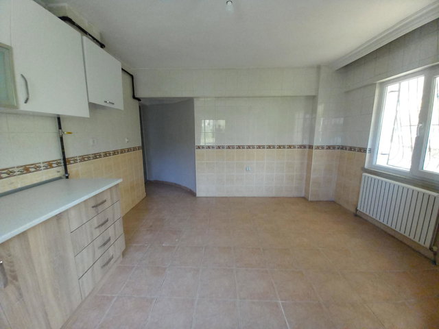 TUZLUÇAYIR MERKEZİ LOKASYONDA KİRALIK 2+1 DAİRE