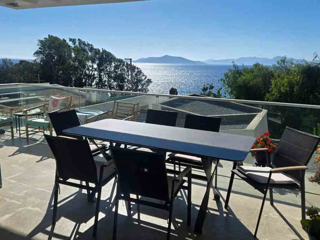 BODRUM AKYARLARDA VİVALDİ SİTESİNDEN ÖZEL PLAJLI 4+1 270M2 VILLA