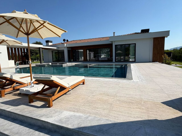 MUĞLA ORTACA’DA  2.656 M² ARSA İÇİNDE ÖZEL HAVUZLU SATILIK VİLLA
