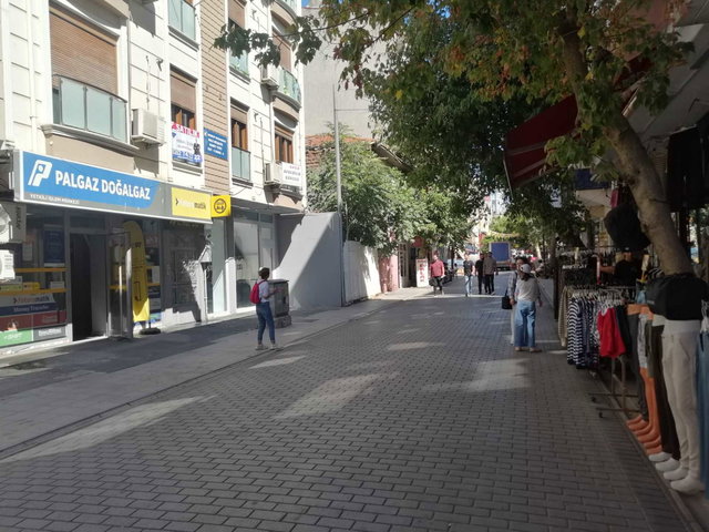 DARICA MEŞHUR ÇINARALTI MERKEZDE,2.KAT,OFIS,BÜRO,IŞ YERI KULLANIMI IÇIN TABELA DEĞERI YÜKSEK DAIRE