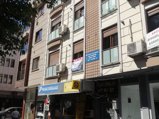 DARICA MEŞHUR ÇINARALTI MERKEZDE,2.KAT,OFIS,BÜRO,IŞ YERI KULLANIMI IÇIN TABELA DEĞERI YÜKSEK DAIRE