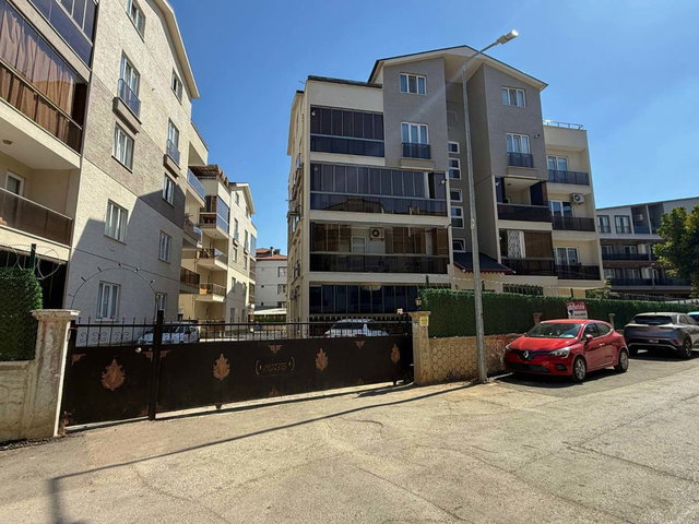 REMAX BEYAZ ÇALI MERKEZDE SİTE İÇİ GENİŞ BAKIMLI 2+1 DUBLEKS DAİRE