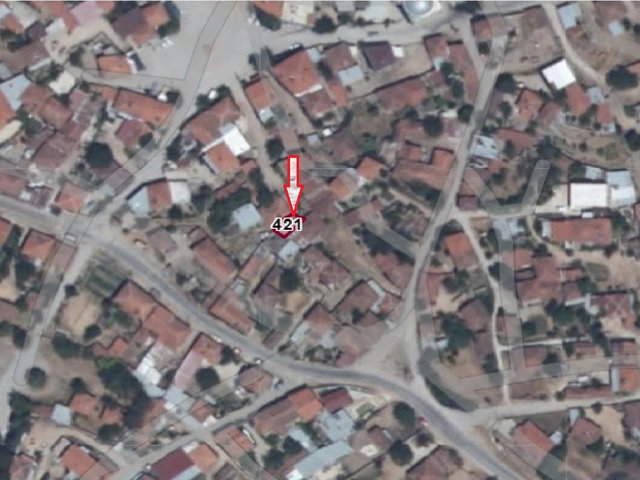 ÇİVRİL KARABEDİRLER'DE SATILIK 85 M² AVLULU KERPİÇ EV