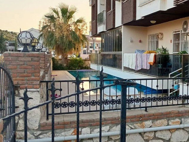 HİSAR MAHALLESİNDE HAVUZLU GENİŞ TERASLI EŞYALI 1+1 DAİRE