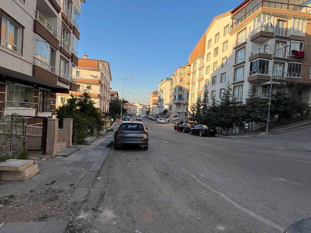 ATAPARK  MAH . AŞIK VEYSEL PARKI VE POLIS KARAKOLU NUN YAKININDA 3+1  OTOPARKLI SATILIK DAİRE