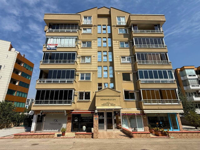 REMAX BEYAZ KONAK MAH. METROYA YAKIN BAKIMLI 3+1 ARAKAT DAİRE