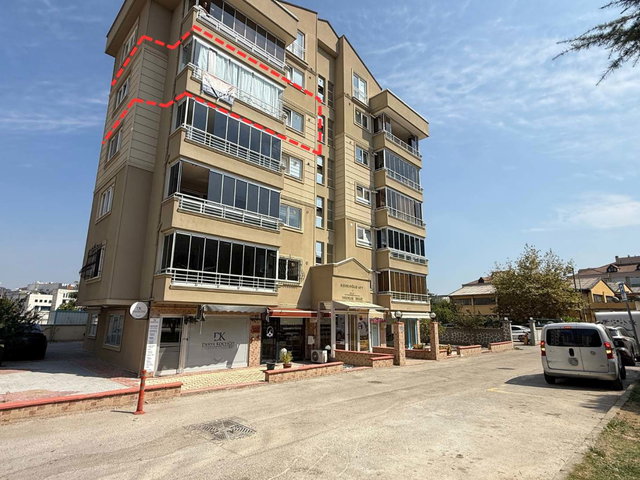 REMAX BEYAZ KONAK MAH. METROYA YAKIN BAKIMLI 3+1 ARAKAT DAİRE