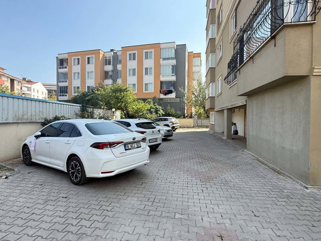 REMAX BEYAZ KONAK MAH. METROYA YAKIN BAKIMLI 3+1 ARAKAT DAİRE