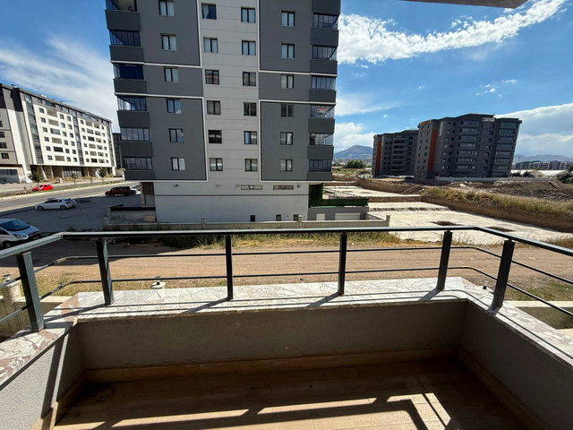 REMAX İLKE'DEN KOMBİNA'DA 1+1 EŞYALI KİRALIK DAİRE