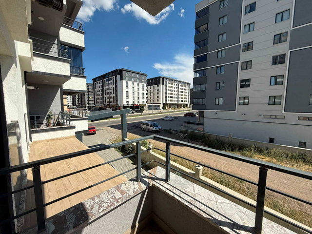 REMAX İLKE'DEN KOMBİNA'DA 1+1 EŞYALI KİRALIK DAİRE