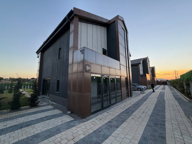 TUZLA TEPEÖREN VADİ KONAKLARI 1010 M2 ARSA İÇERİSİNDE 8+2 BAHÇELİ İSKANLI VİLLA