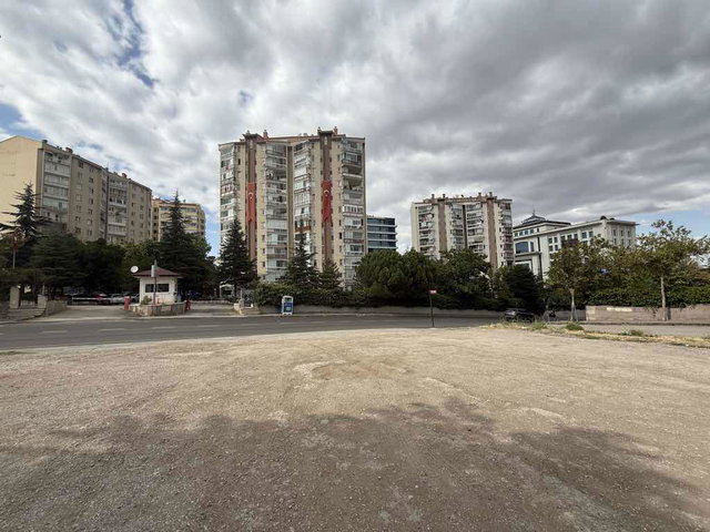 SÖGÜTÖZÜ SİTESİNDE 3+1 EŞYALI KİRALIK DAİRE