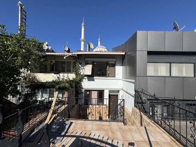 ÜSKÜDARDA SATILIK MÜSTAKİL EV