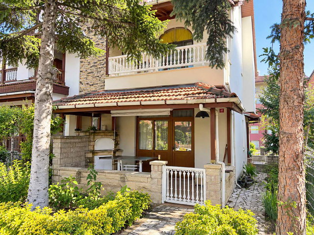AĞVA'DA SİTE İÇİNDE 3 KATLI VİLLA