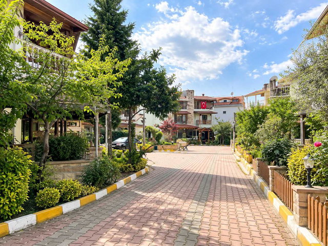 AĞVA'DA SİTE İÇİNDE 3 KATLI VİLLA