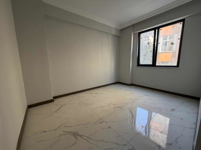 KAPALI SPOR SALONU KARŞISI BAHÇELİ KİRALIK 2+1 SIFIR DAİRE