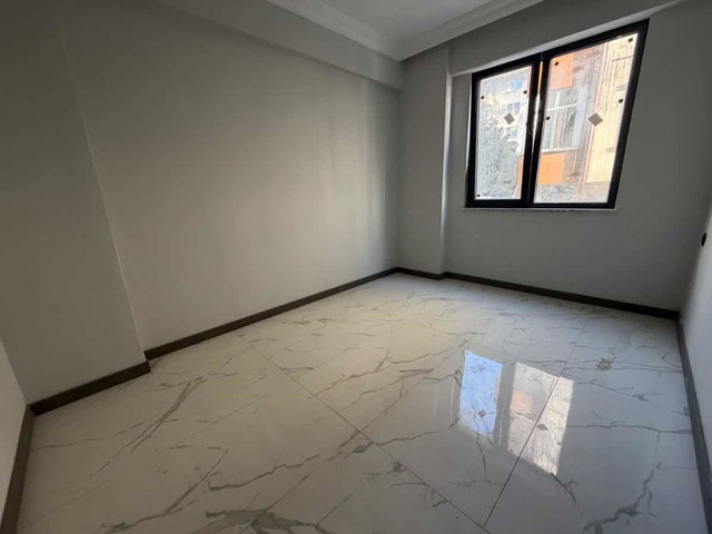 KAPALI SPOR SALONU KARŞISI BAHÇELİ KİRALIK 2+1 SIFIR DAİRE