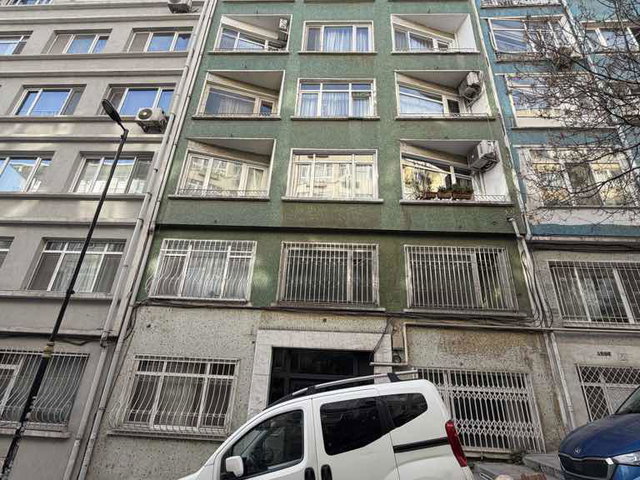 BESİKTAS HUSREV GEREDE CAD SATİLİK GENİS 1+1