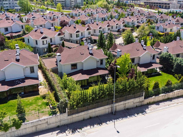 ADAPARK-1DE GENİŞ BAHÇELİ KİRALIK 5+2 VİLLA
