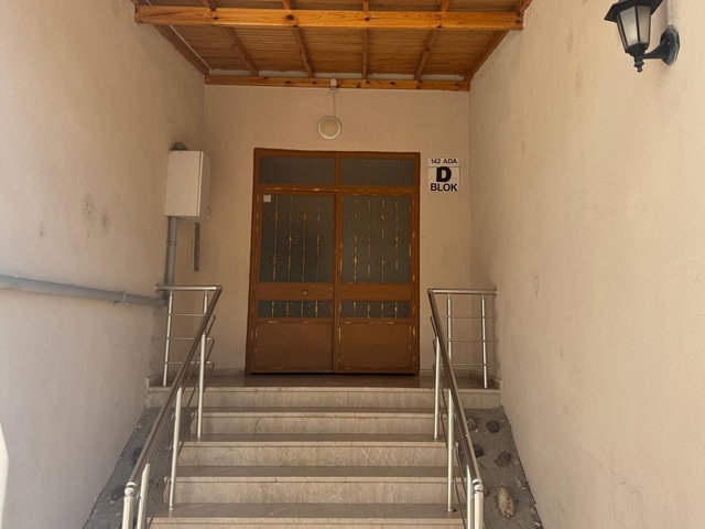 GÖLCÜK ÇİFTLİK MAH. B UYDUKENT SITESINDE 3+1, 110 M²  YÜKSEK GIRIŞ SATILIK DAİRE