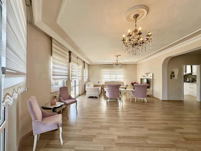 BAHÇEŞEHİR VEFALI BİZİMKENT SİTESİNDE HAVUZ CEPHELİ ÖNÜ AÇIK KİRALIK 3+1