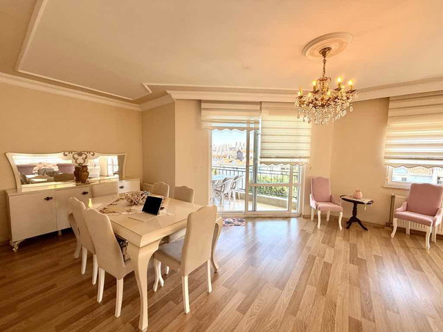 BAHÇEŞEHİR VEFALI BİZİMKENT SİTESİNDE HAVUZ CEPHELİ ÖNÜ AÇIK KİRALIK 3+1