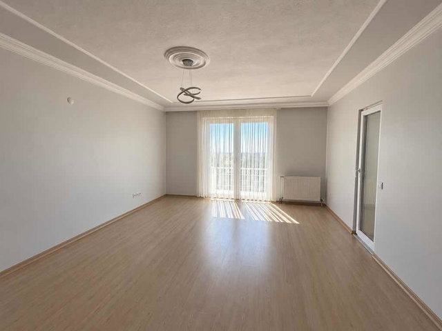 İSTİKLAL CADDESİ ÜZERİNDE OTOPARKLI KİRALIK 3+1 DAİRE