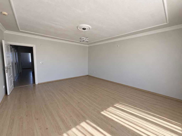 İSTİKLAL CADDESİ ÜZERİNDE OTOPARKLI KİRALIK 3+1 DAİRE