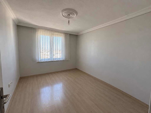 İSTİKLAL CADDESİ ÜZERİNDE OTOPARKLI KİRALIK 3+1 DAİRE