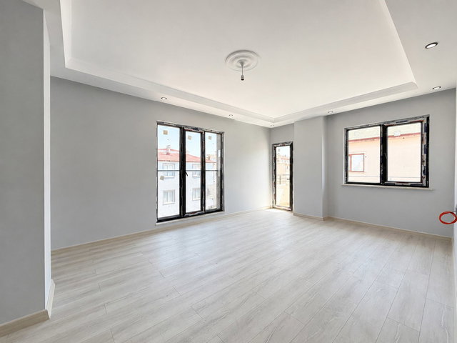 BAHÇEŞEHİR KOLEJİ KARŞISINDA SIFIR 3+1 ASANSÖRLÜ ARA KAT DAİRE
