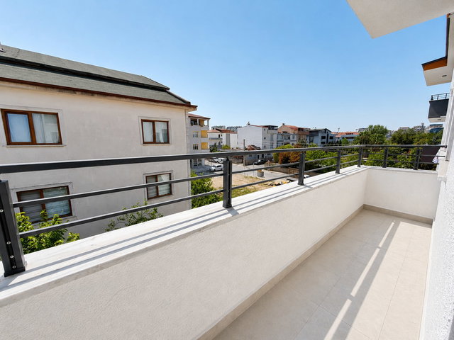 BAHÇEŞEHİR KOLEJİ KARŞISINDA SIFIR 3+1 ASANSÖRLÜ ARA KAT DAİRE