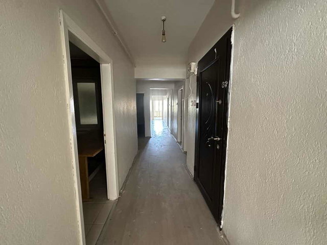 AMBARYOLUNDA MERKEZİ KONUMDA MASRAFSIZ GENİŞ 3+1 SATILIK DAİRE