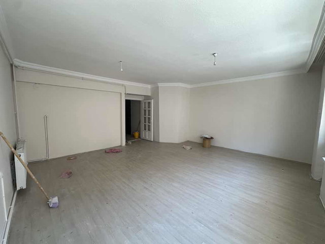 AMBARYOLUNDA MERKEZİ KONUMDA MASRAFSIZ GENİŞ 3+1 SATILIK DAİRE