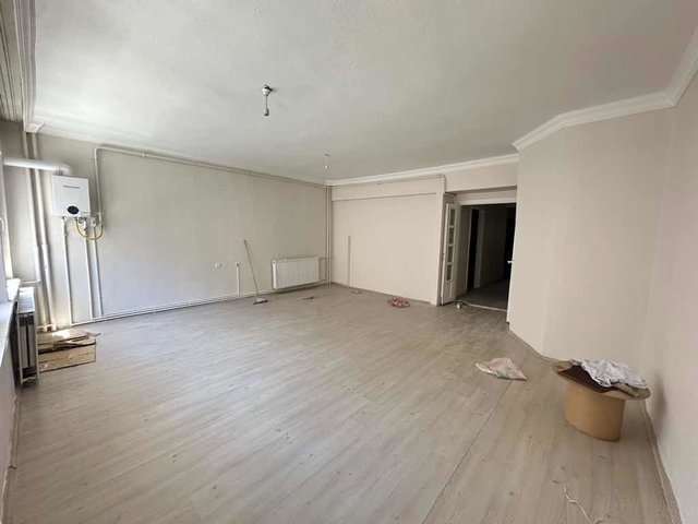 AMBARYOLUNDA MERKEZİ KONUMDA MASRAFSIZ GENİŞ 3+1 SATILIK DAİRE