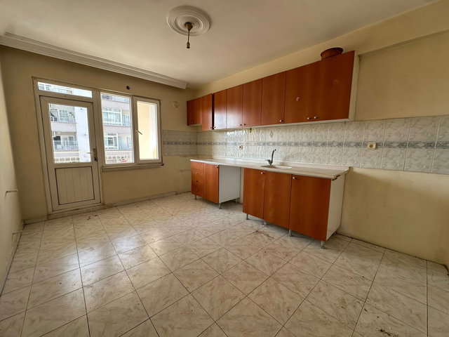 REMAX TOROS'TAN BURCUKENT SİTESİ'NDE CEPHELERİ AÇIK SATILIK 3+1
