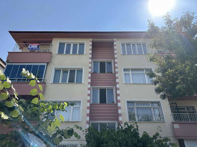 CUMHURİYET MAHALLESİ ÖZERLER CAMİİ KARŞISINDA SATILIK 3+1 DAİRE