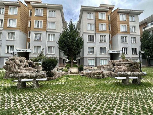 SELÇUKLU MAH. SİTE İÇERİSİNDE ARAKAT 3+1 SATILIK DAİRE