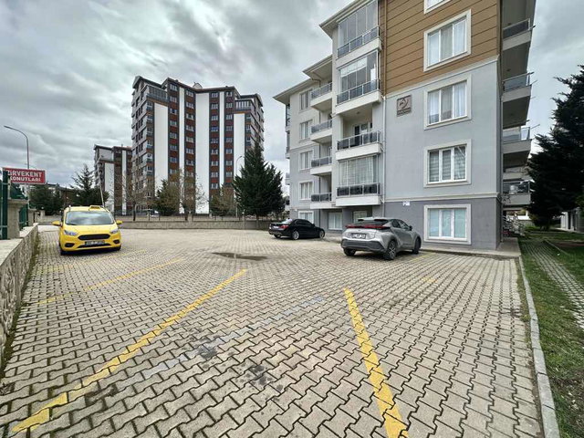 SELÇUKLU MAH. SİTE İÇERİSİNDE ARAKAT 3+1 SATILIK DAİRE