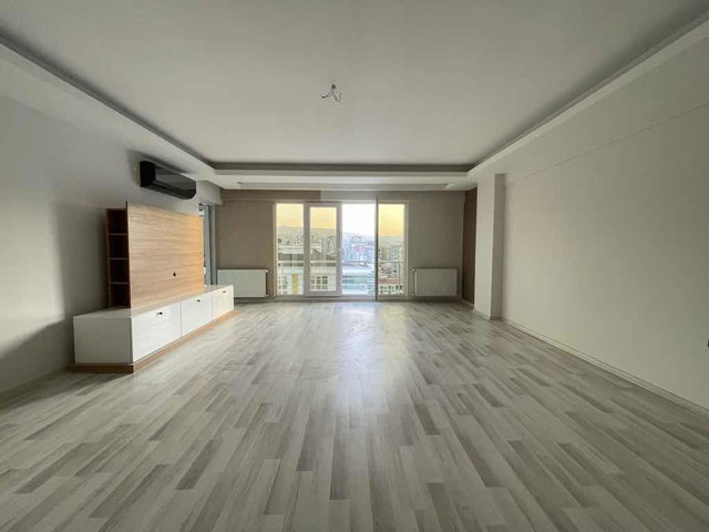 REMAX NEVİN’DEN DEREBAHÇE ‘ DE SİTE İÇİ SATILIK 4+1 DAİRE