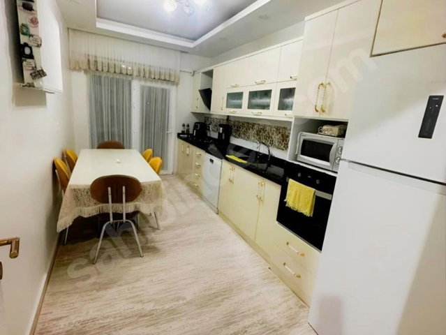REMAX ÖZGÜR'DEN FISTIKLIK MERKEZ DE GENİŞ 3+1 DAİRE