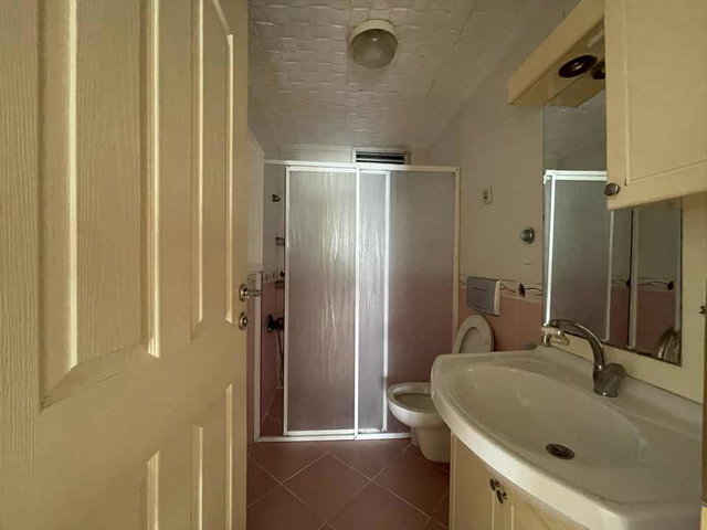 REMAX NEVİN’ DEN KILIÇDEDE’ DE ADLİYE’ YE YAKIN SATILIK 2+1 DAİRE